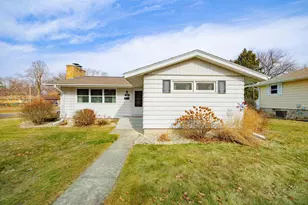 926 Hillcrest Dr, Fort Atkinson, WI 53538 - Photo 4