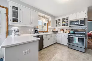 926 Hillcrest Dr, Fort Atkinson, WI 53538 - Photo 12