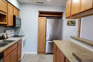 960 Rockefeller Ln, Madison, WI 53704 - Photo 6