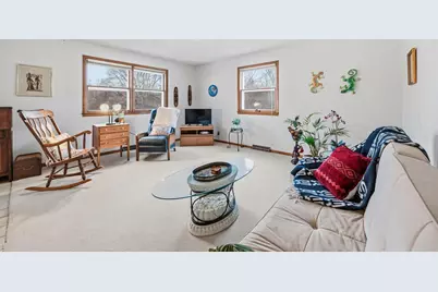 425 N Wright Road, Janesville, WI 53546 - Photo 8