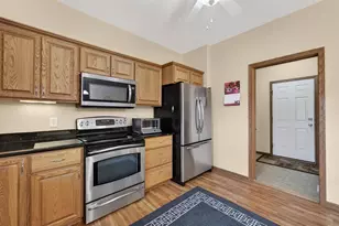 7917 Oak View Dr, Madison, WI 53719 - Photo 16