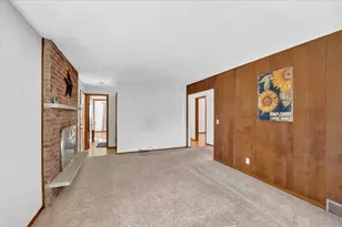 435 Woodview Dr, Sun Prairie, WI 53590 - Photo 10