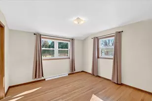 435 Woodview Dr, Sun Prairie, WI 53590 - Photo 14