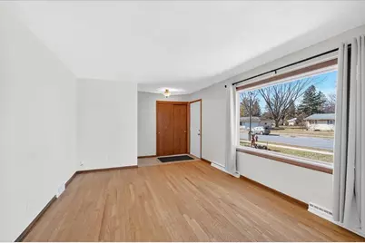 435 Woodview Drive, Sun Prairie, WI 53590 - Photo 6