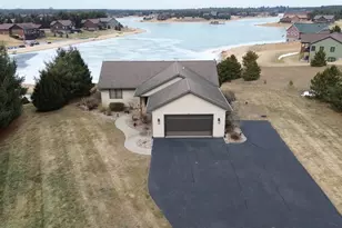 W5588 S Stone Gate Dr, New Lisbon, WI 53950 - Photo 4