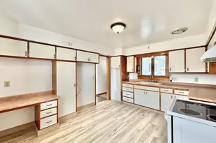 1546 Summit Ave, Beloit, WI 53511 - Photo 10