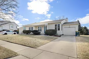 204 W Clover Ln, Cottage Grove, WI 53527 - Photo 2