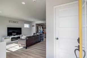 10330 Hazy Sky Pkwy, Verona, WI 53593 - Photo 2