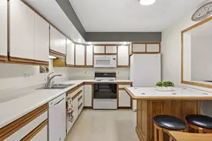 821 N Gammon Rd, Madison, WI 53717 - Photo 12