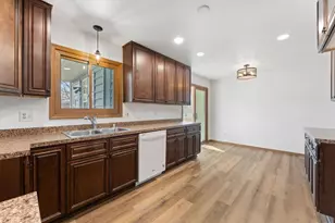 509 Ernstmeyer Dr, Baraboo, WI 53913 - Photo 12