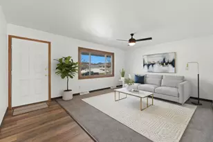 509 Ernstmeyer Dr, Baraboo, WI 53913 - Photo 2