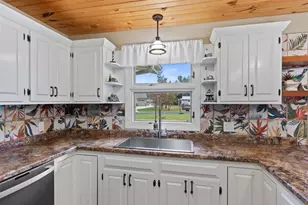 865 Richmond Way, Nekoosa, WI 54457 - Photo 8