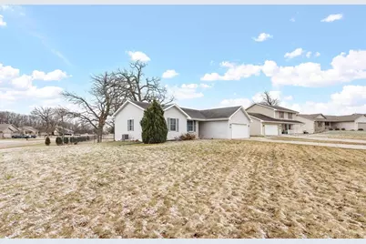 1348 Shade Tree Lane, Janesville, WI 53545 - Photo 4