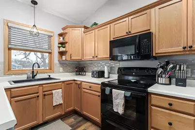 1348 Shade Tree Lane, Janesville, WI 53545 - Photo 20