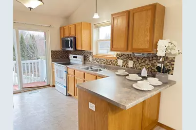 1077 Gas Light Drive, Sun Prairie, WI 53590 - Photo 14