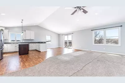 1595 Cornerstone Circle, Platteville,  53818 - Photo 4