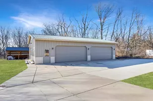 4805 Schneider Dr, Fitchburg, WI 53575 - Photo 2