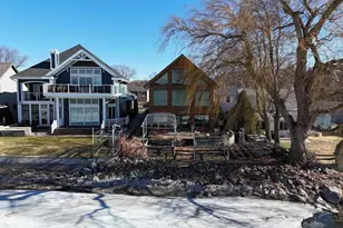 5830 Lake Edge Rd, Mcfarland, WI 53558 - Photo 8