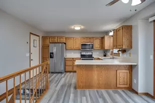 902 Anna Ct, Waterloo, WI 53594 - Photo 8