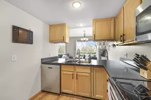 203 N Musket Ridge Dr, Sun Prairie, WI 53590 - Photo 8