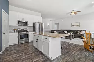 921 Sarah St, Belleville, WI 53508 - Photo 10