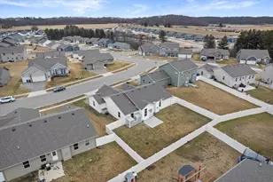 921 Sarah St, Belleville, WI 53508 - Photo 32