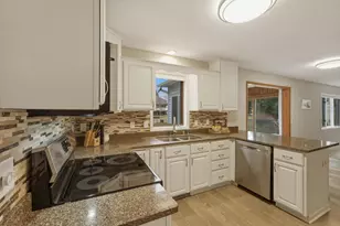 1197 Dolan Dr, Sun Prairie, WI 53590 - Photo 4