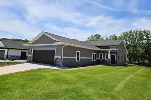 3708 Huntington Ave, Janesville, WI 53546 - Photo 2