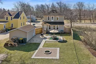 430 Lavalle St, Reedsburg, WI 53959 - Photo 2