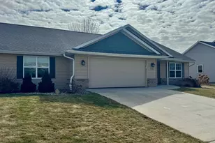 4350 Huntinghorne Dr, Janesville, WI 53546 - Photo 2
