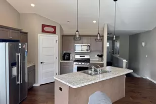 4350 Huntinghorne Dr, Janesville, WI 53546 - Photo 4