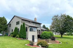 60439 Fairway Ct, Prairie Du Chien, WI 53821 - Photo 2