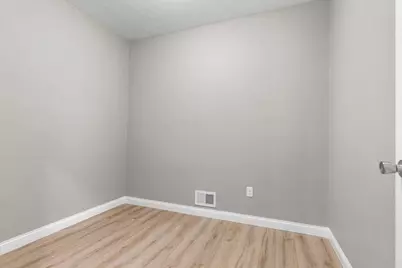 1036 Wisconsin Avenue, Beloit, WI 53511 - Photo 18