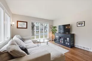 5017 Holiday Dr, Madison, WI 53711 - Photo 8