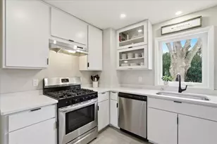 5017 Holiday Dr, Madison, WI 53711 - Photo 4