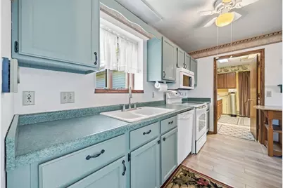 410 Lawn Street, Cambridge, WI 53523 - Photo 10