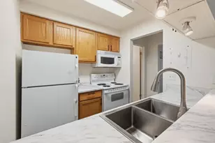 4326 Melody Ln, Madison, WI 53704 - Photo 12