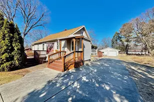 737 E Briar Ln, Beloit, WI 53511 - Photo 2