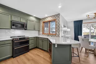 318 Redruth Dr, Ridgeville, WI 53533 - Photo 8