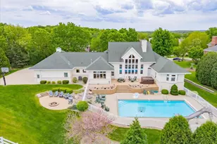 5571 Surrey Ln, Waunakee, WI 53597 - Photo 4