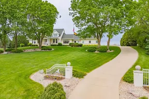 5571 Surrey Ln, Waunakee, WI 53597 - Photo 4