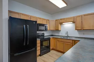 1817 Cedarbrook Ln, Stoughton, WI 53589 - Photo 8