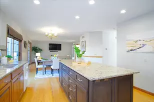 498 N Arthur Cir, Verona, WI 53593 - Photo 10