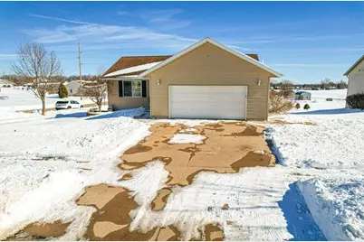 327 Nicholas Street, Tomah, WI 54660 - Photo 2