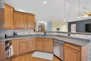 736 Bluestem Ct, Sun Prairie, WI 53593 - Photo 10