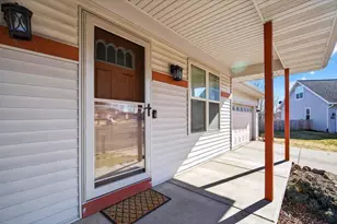 736 Bluestem Ct, Sun Prairie, WI 53593 - Photo 2