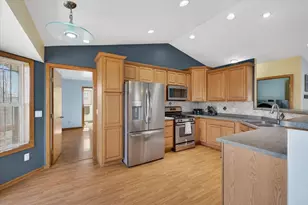 736 Bluestem Ct, Sun Prairie, WI 53593 - Photo 8