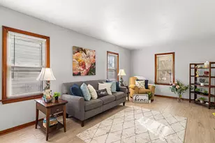 614 S Lincoln Ave, Beaver Dam, WI 53916 - Photo 2