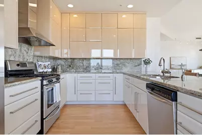 360 W Washington Avenue #1413, Madison, WI 53703 - Photo 12