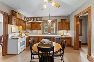 518 E Main St, Reedsburg, WI 53959 - Photo 4